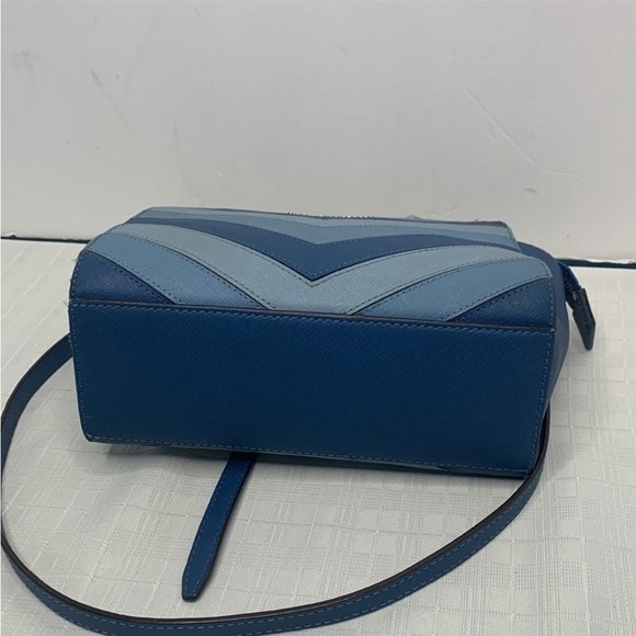 Michael Michael Kors SELMA CHEVRON MEDIUM MESSENGER - Picture 5 of 10